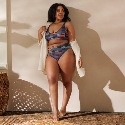 Detalle del estampado geométrico del bikini para mujer.