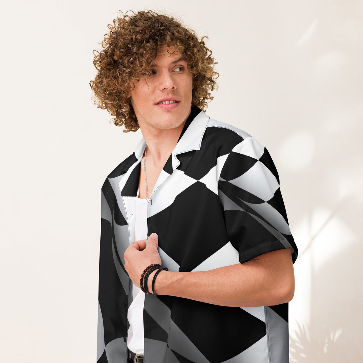 Camisa unisex ZombieRU con patrón clásico de cuadros blancos y negros.