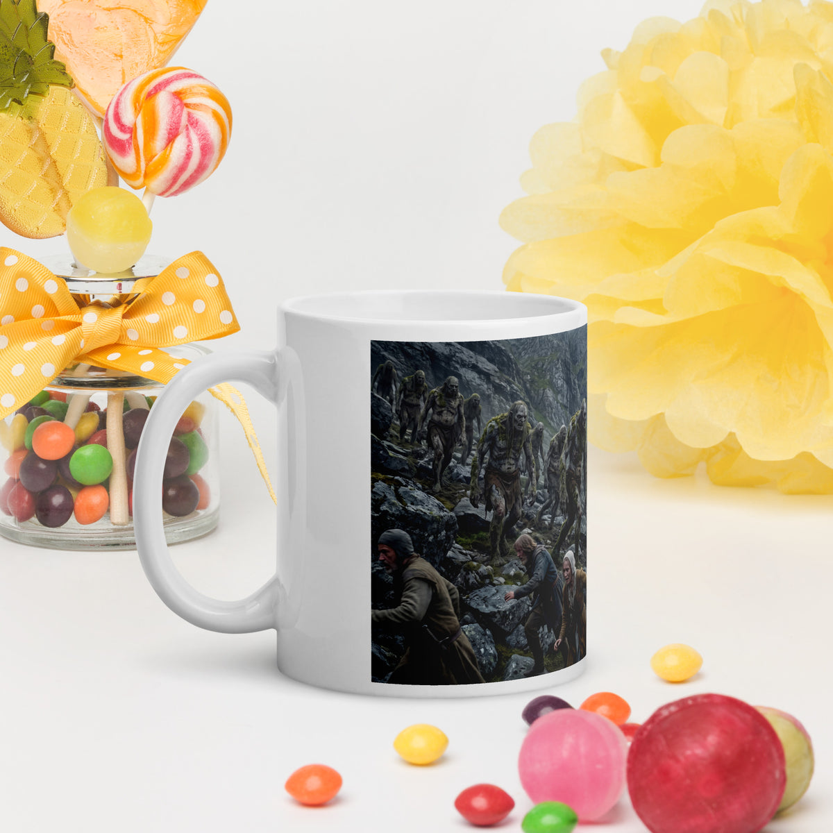 Taza zombie con criaturas fantásticas